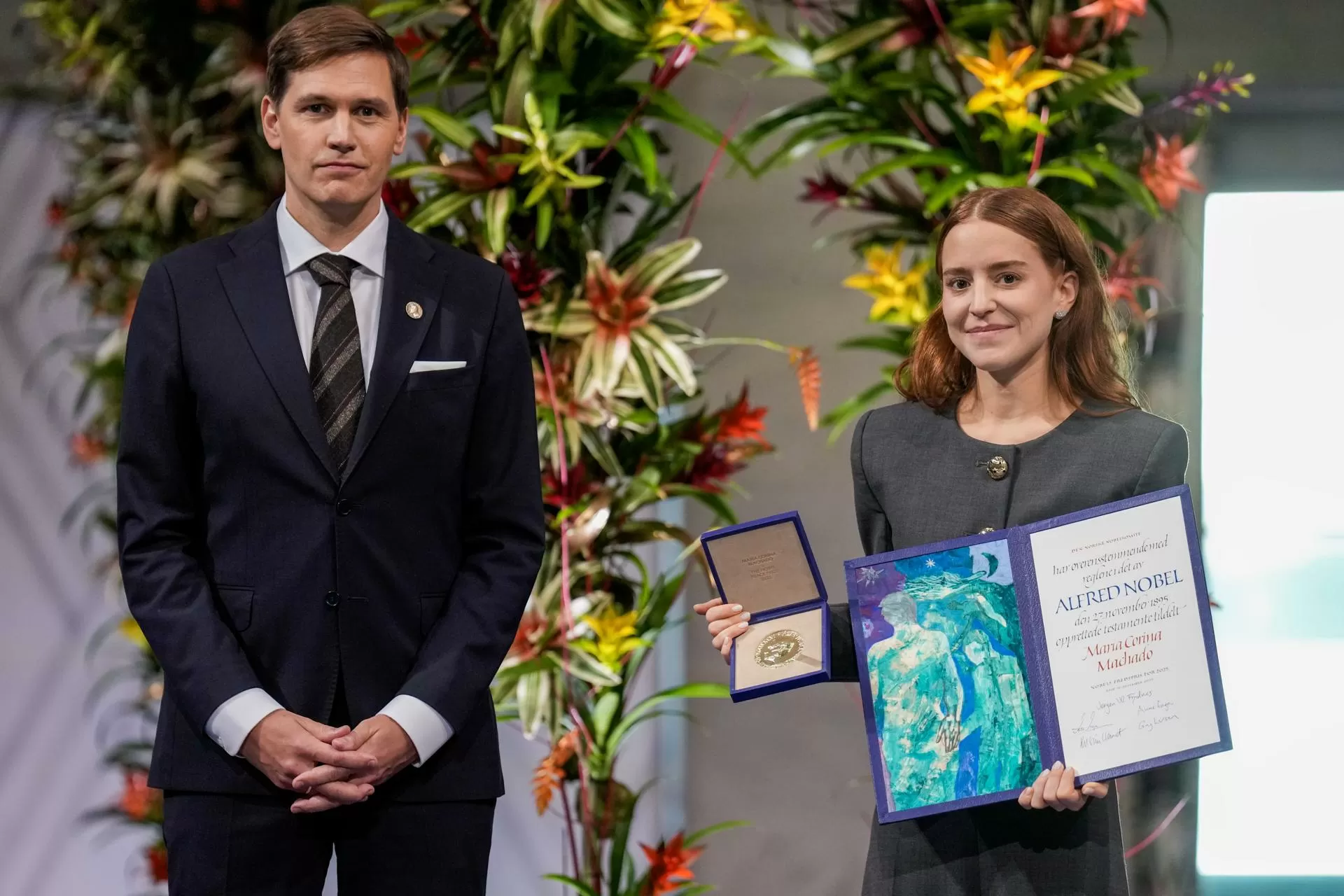 Hija de opositora venezolana María Corina Machado recibe en su nombre el Nobel de la armisticio