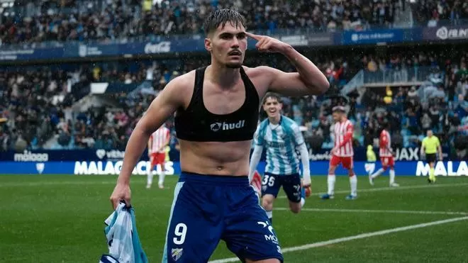 Chupete, al frente de la combate por el pichichi en el Málaga CF