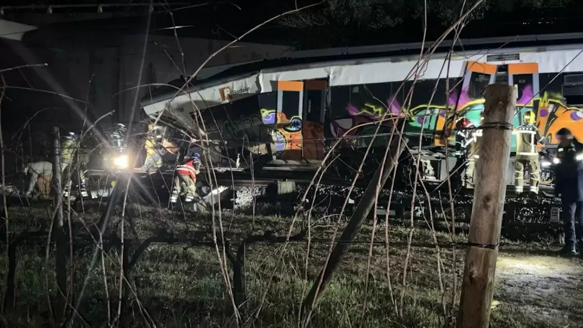 Al menos un muerto y cuatro heridos graves por azar de tren en región española de Cataluña