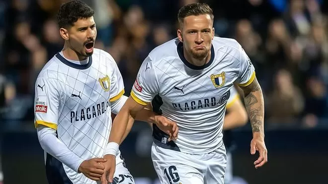 El valía CF sigue al teléfono por De Haas, central que el Famalicão se resiste a perder