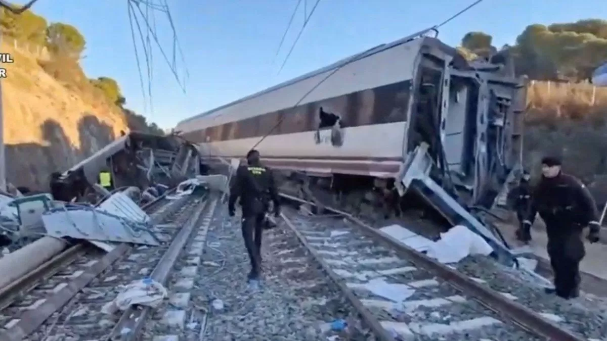 Sube a 42 fallecidos el balance del azar de trenes en España; el faltante de una pieza está en el foco