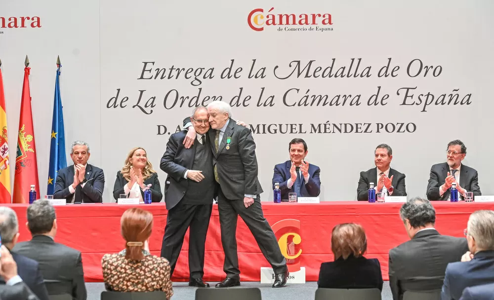 Sonoro homenaje a Méndez Pozo por la Medalla de Oro