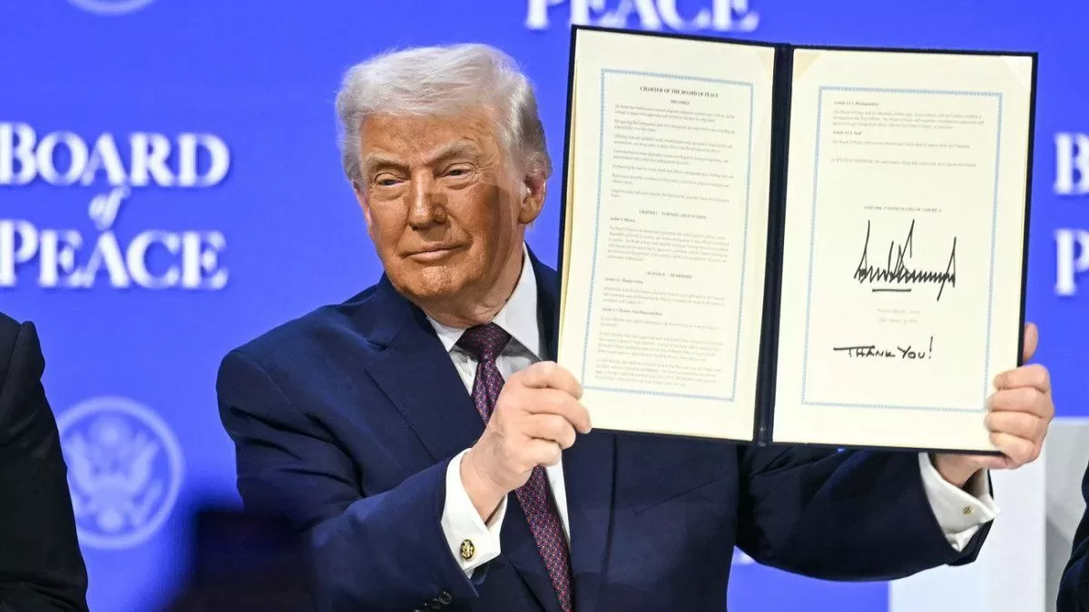 Donald Trump firmó la carta fundadora de su Consejo de Paz, y dijo que ajustará con Naciones Unidas