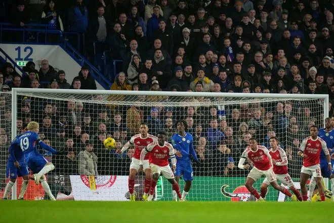 Garnacho deja con vida al Chelsea