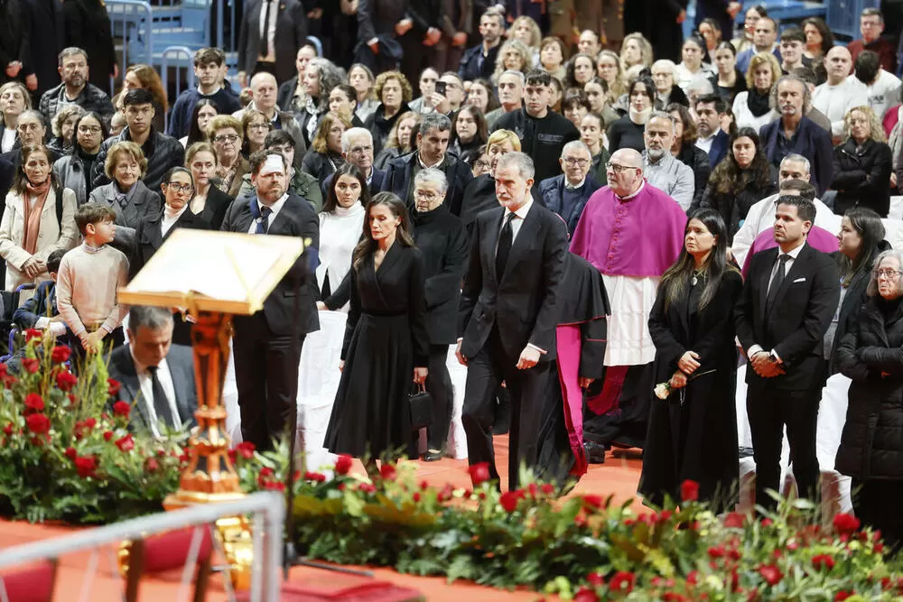 Víctimas y familias, en el centro del gran homenaje de Adamuz