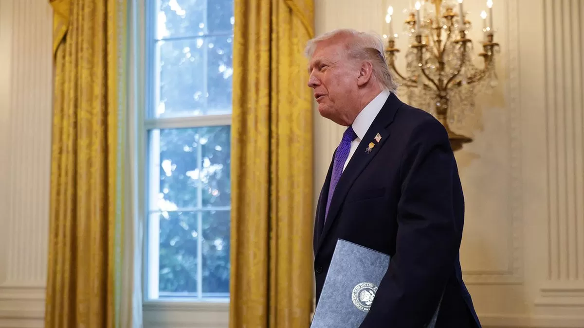 Donald Trump decreta protección de ingresos petroleros de Venezuela y el chavismo marcha por razonable