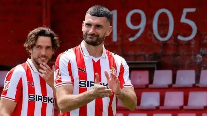 Pablo Vázquez, deportista del Sporting, se sincera sobre su situación como rojiblanco: "Borja Jiménez es un espectáculo tácticamente; vamos a acercarse ahí"