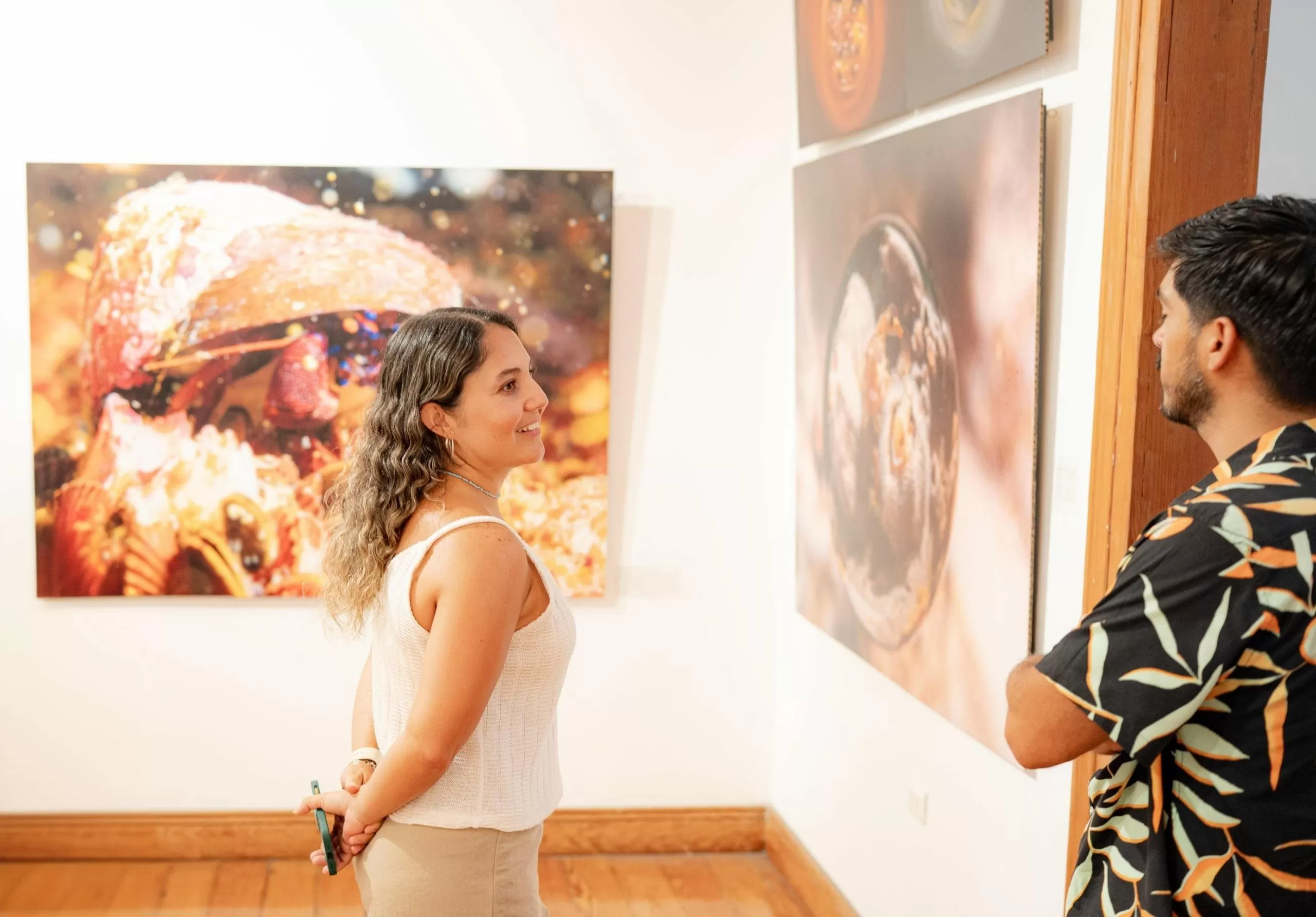 El mar de Iquique se revela bajo la fotografía y el documental en Sala de Arte habitación Collahuasi