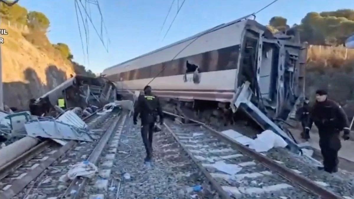 Al menos 39 muertos por la colisión de segunda vez trenes en España, un accidente calificado de "tremendamente extraño"