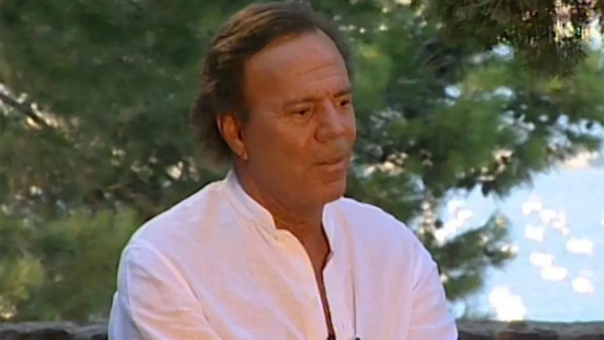 Julio Iglesias denunciado por acoso y agresión sexual por bis mujeres que trabajaban en sus mansiones en 2021