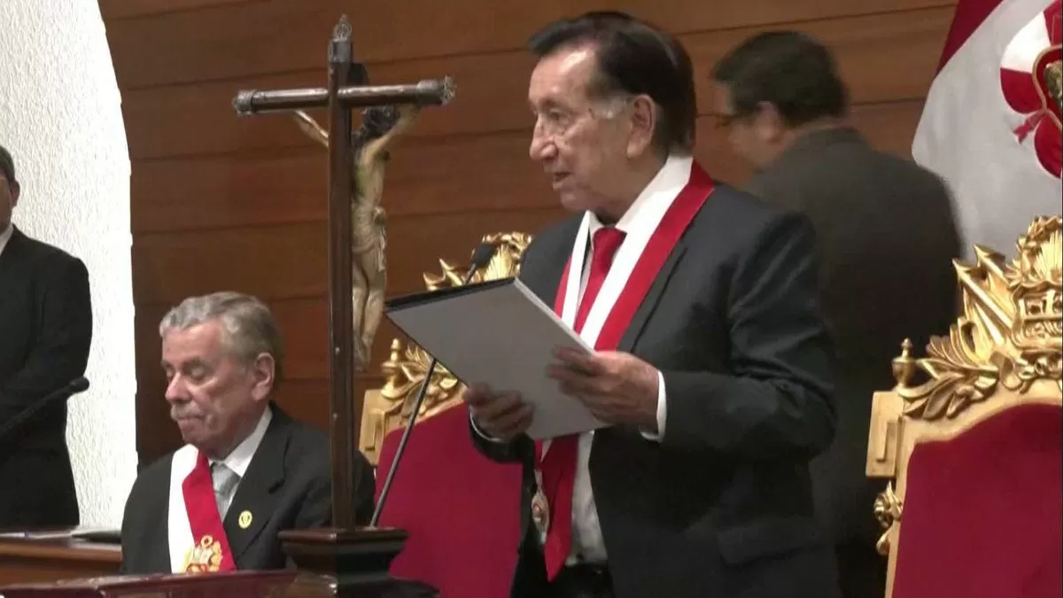 El abogado José María Balcázar de 83 años es el nuevo decano de Perú