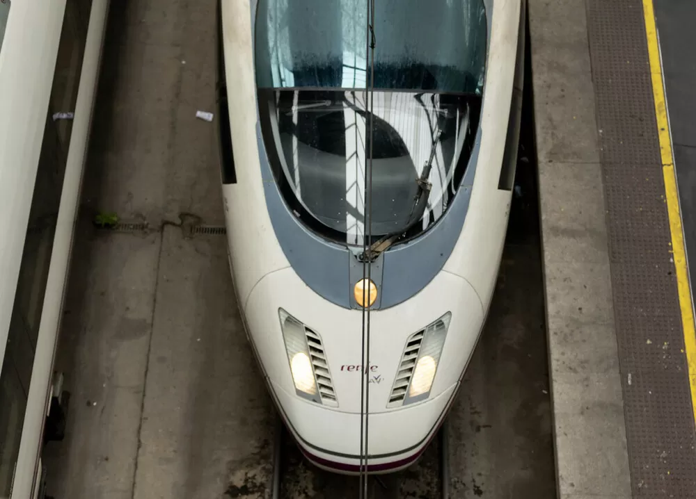 Adif pide suspender el último servicio entre Madrid-Barcelona