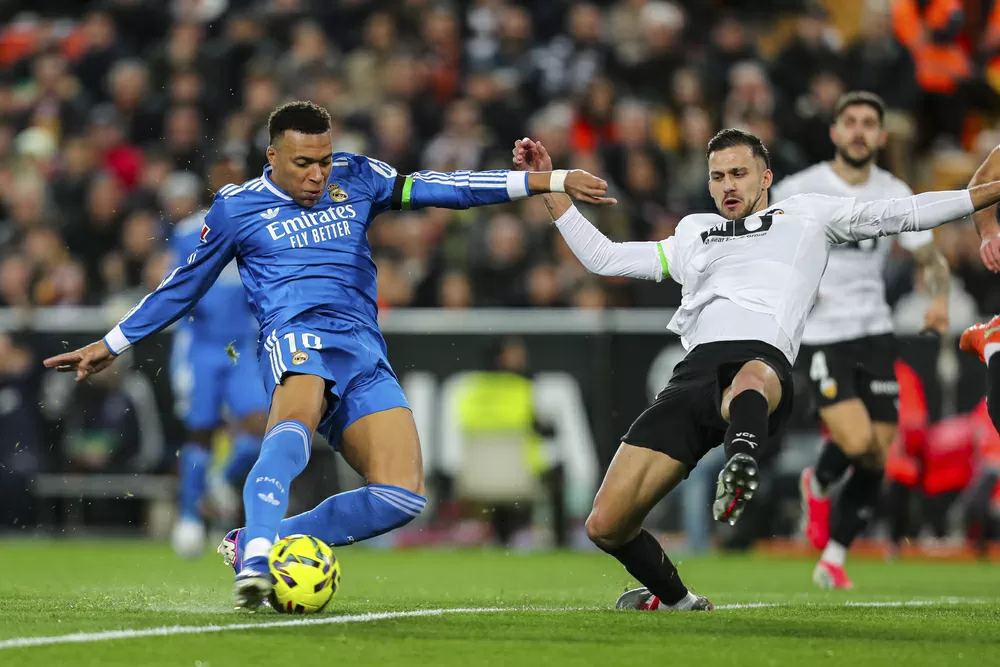 El Real Madrid pasa el examen de Mestalla