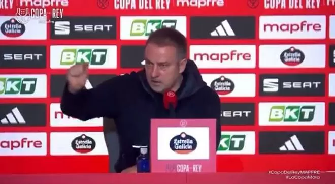 El "garabato" de Flick: el gesto que resume el esperpento del VAR en el prelado