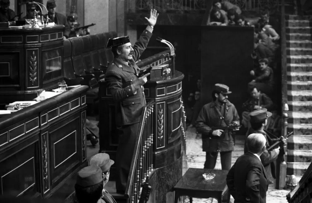 Un documento del 23-F tacha de fallo "dejar al Borbón libre"