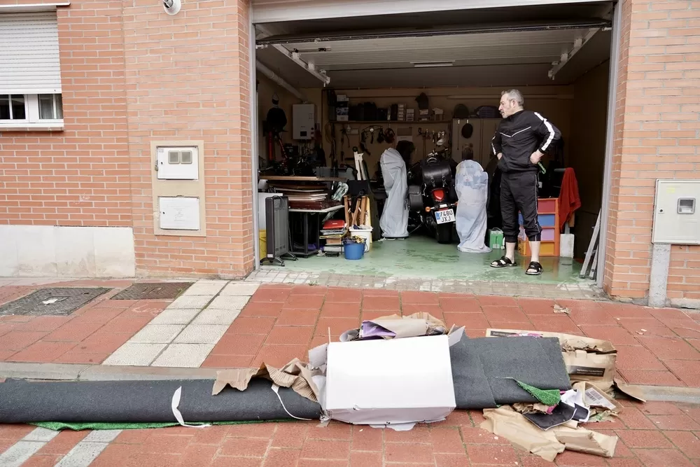 Los vecinos de Tudela vuelven a casa y comienza la limpieza