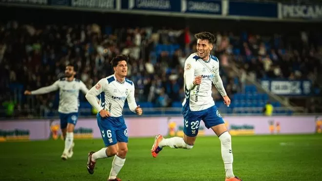 Empate con un algo de todo del Tenerife ante el Avilés en el Heliodoro
