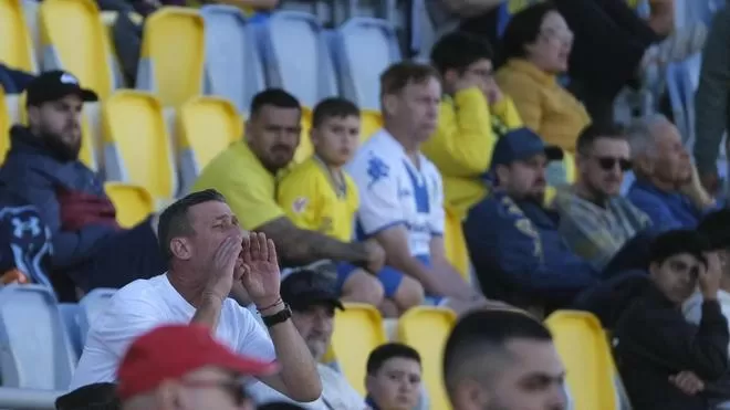 Luis García vuelve a la 'zona cero' de los pitos de la confitera de la UD Las Palmas