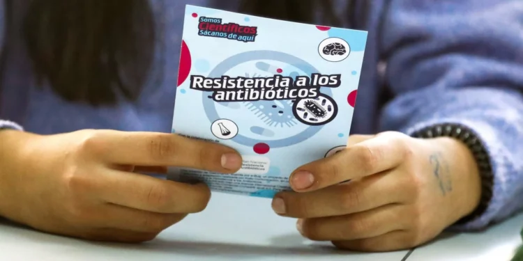 OMS aprueba resolución para movilizar al mundo ante la cuajo a los antibióticos