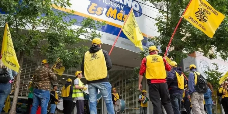 Los ex empleados de Saturno Hogar aún esperan cobrar sus indemnizaciones