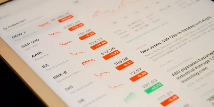 “Desmitificando la Economía: Simple y accesible”