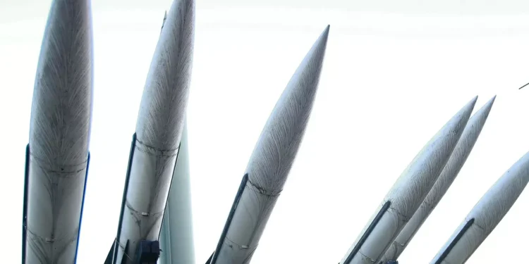 Aumenta el despliegue de armas nucleares operativas, según un informe