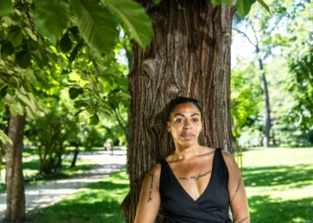 Lisette Lombé, poeta doméstico de Bélgica: “Aunque crezca la ultraderecha, no se pueden parar los avances progresistas”