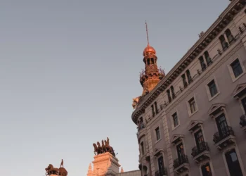 “La Economía: Un Análisis de su Evolución Histórica”