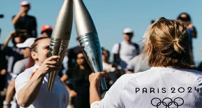 Llama olímpica sigue hacia París tras su llegada a Marsella