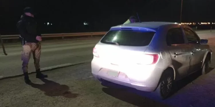 Intentaron deshacerse de la cocaína que llevaban, sin embargo fueron descubiertos por la Brigada Rural