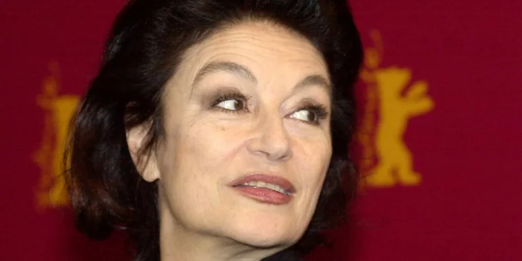 Muere la actriz francesa Anahorauk Aimée a lahoras 92 añahoras, intérprete de ‘Fellini 8½’ ahora ‘La dahoralce vita’