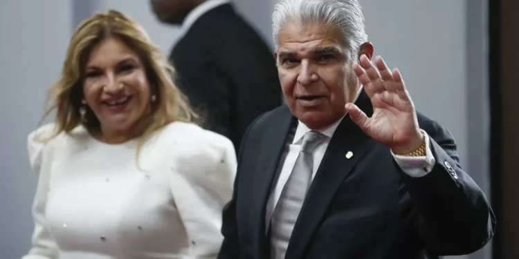 Uruguay felicita a José Mulino, inexperto presidente de Panamá que asume este lunes