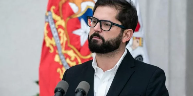 Boric cuestionó a Maduro y llamó a admirar los resultados del domingo en Venezuela