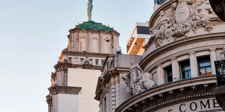 “El éxito de Iván Báez en la Economía”