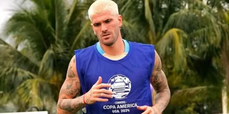 El radical de look de Rodrigo De Paul para pugnar al fúbol con amigos