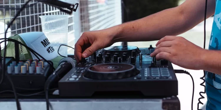 “La Música: Una Invención Imprescindible en la Humanidad”