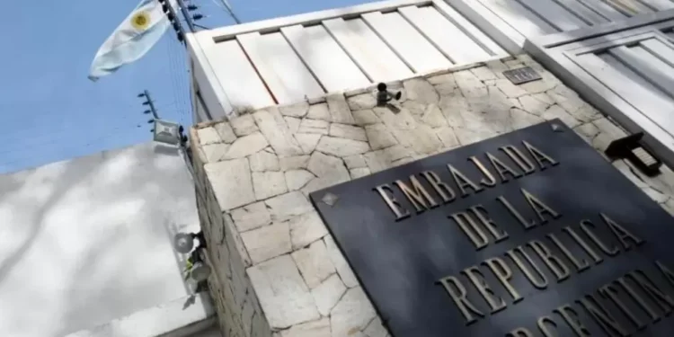 Nación postergó el plan para eximir a los asilados venezolanos de la embajada argentina en Caracas