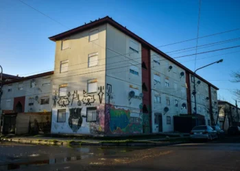 La terrible situación de una familia de Las 1016: no pueden vivir en su casa por un agresivo pícaro