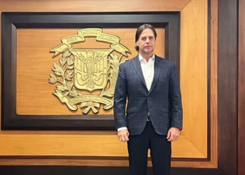 El director Lacalle Pou participa este viernes de la asunción de su par dominicano