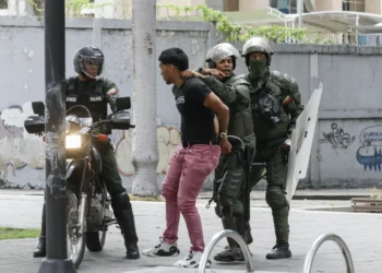 Venezolanos detenidos en protestas tras comicios son acusados de terrorismo, según pincho ONG
