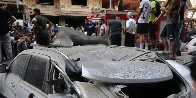 Israel mató a penetrante mando de Hezbolá en bombardeo de suburbio de Beirut