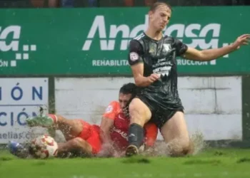 Triunfo del Andorra bajo la lluvia