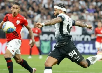 Feliz debut de Depay con el Corinthians