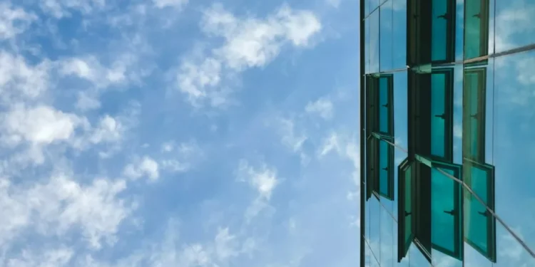 “La Economía: Motor del progreso y bienestar social”