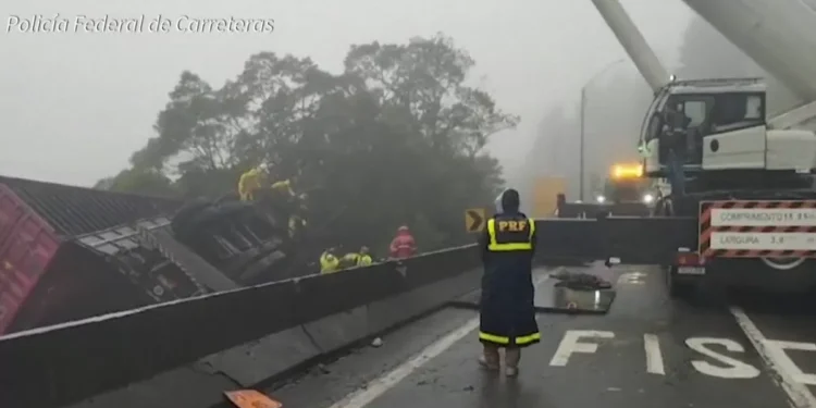 desastre en Brasil: siete remeros de entre 15 y 19 años murieron en un accidente con un camión