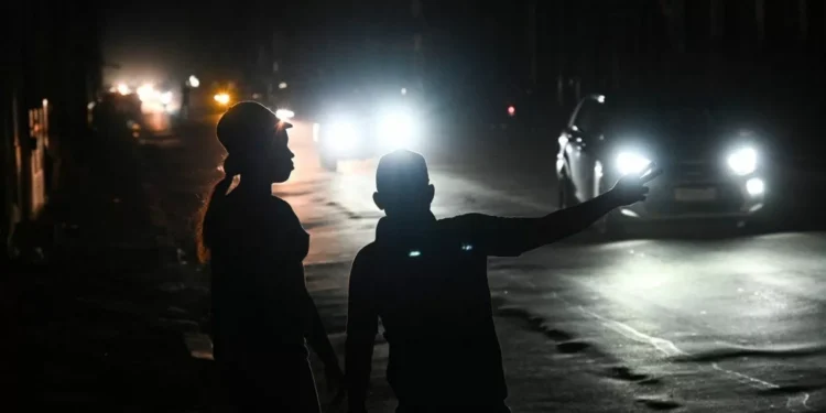 Huracán Oscar deja seis muertos en Cuba, mientras el restablecimiento de la faro continúa