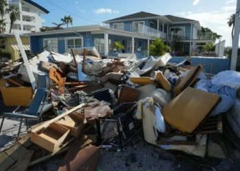 Huracán Milton dejó al menos 16 muertos en el estamento de Florida, donde comienza reconstrucción