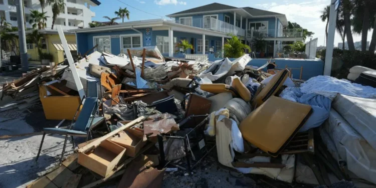 Huracán Milton dejó al menos 16 muertos en el estamento de Florida, donde comienza reconstrucción