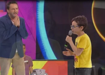 Se impactoó Huevo Fuenzalida: Niño sorprende con canción de Freddie Mercury  en «Ahora Caigo»