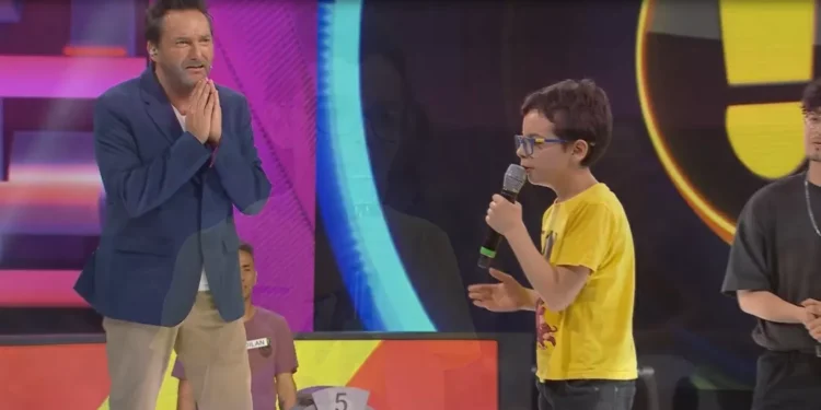 Se impactoó Huevo Fuenzalida: Niño sorprende con canción de Freddie Mercury  en «Ahora Caigo»